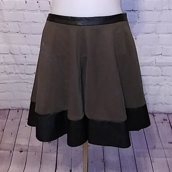 Green and black leather skirt - Picture 2 of 5